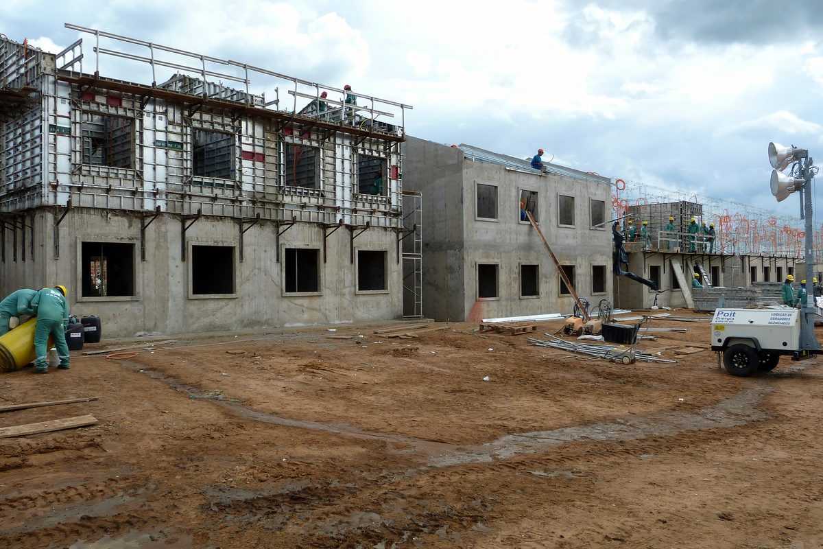 Paneles de encofrado monolítico de aluminio montados en obra de vivienda